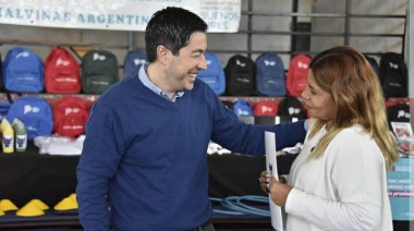 Malvinas Argentinas: Nardini celebró la entrega de kits didácticos en Centros Socioeducativos