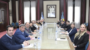 Kicillof firmó convenios para financiar la compra de bienes de capital en 10 municipios