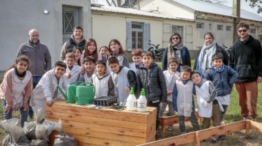 Colón impulsa la sustentabilidad con la entrega de kits de huerta y compostera