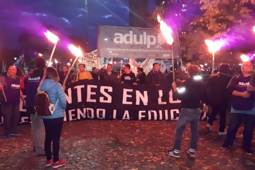 Con gran convocatoria se realizó la Marcha de las Antorchas