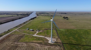 Castelli instaló su primer aerogenerador de energía