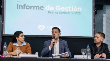 Julián Álvarez le respondió a Caputo: "No le conocemos un logro a favor de los argentinos"
