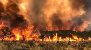 La PBA envió helicópteros para combatir incendios en Córdoba