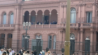 Casa Rosada: Milei salió a saludar y recibió el repudio de docentes y estudiantes universitarios
