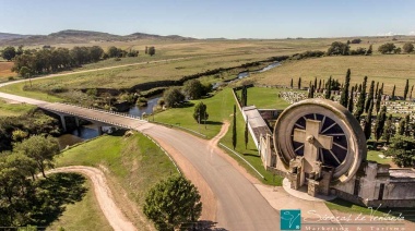 Un paseo para recordar: el pequeño pueblo bonaerense que preserva las obras de un arquitecto único