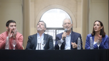 La Plata: entregaron equipamiento de cocina a 24 escuelas