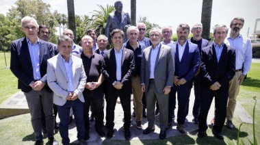 Acta de Compromiso con la Democracia: Kicillof puso la firma junto a intendentes y el embajador de Brasil