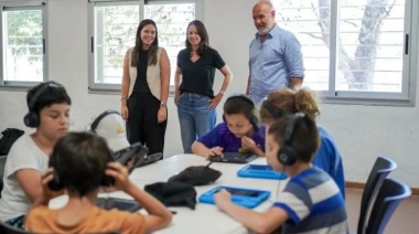 Jugar a ser streamers en Vicente López: Cómo es el simulador con IA para que los chicos lean mejor