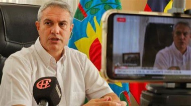 Otro intendente sale a cortar el pasto en una Ruta Nacional por falta de mantenimiento de Nación