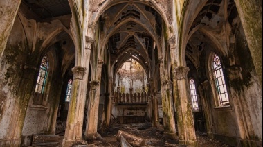 Un enigma arquitectónico: la fascinante historia de la iglesia abandonada en ruta 2