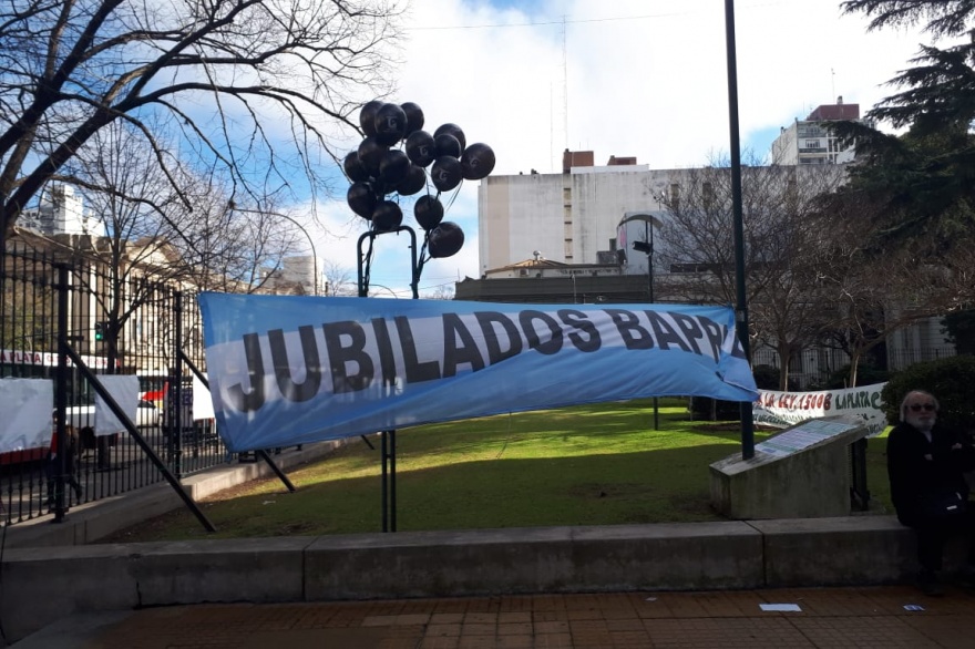 Trabajadores del Bapro reclamaron por la Reforma Jubilatoria