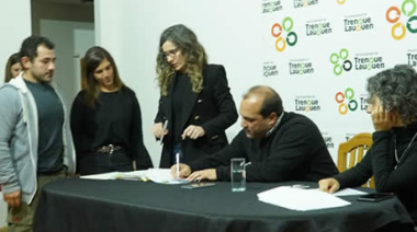 “Es un paso más”: Recoulat firmó escrituras de inmuebles y resaltó el trabajo de la Provincia