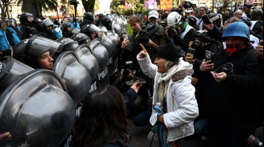 Otro miércoles de represión en el Congreso durante la marcha de jubilados