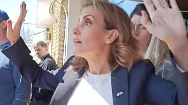 Senadora libertaria fue a frenar una protesta y terminó expulsada