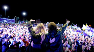 Milei habló de una campaña de “desprestigio”, defendió a Karina y dijo que LLA y el peronismo están en “empate técnico”