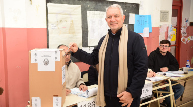 Alak votó en La Plata y subrayó que el desdoblamiento fortalece la democracia