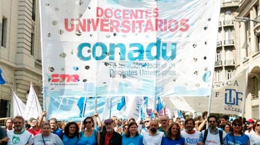 Docentes universitarios deciden si continúan con el paro