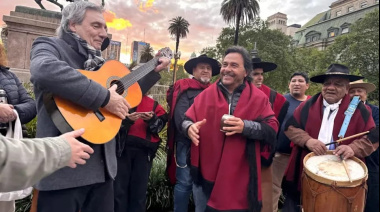 Sáenz reclamó las obras para Salta frente a Casa Rosada: “Vengo a cumplir con lo que prometí”