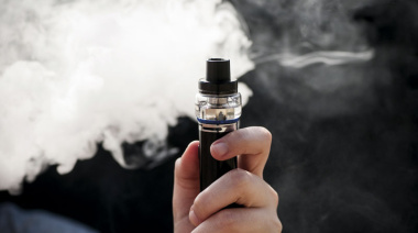 “Una nueva ola de adicción”: la OMS y una alarmante advertencia sobre el uso de cigarrillo electrónico en los jóvenes
