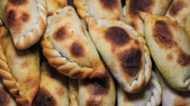 El manjar que nadie se quiere perder: turistas frenan en el aeropuerto para probar las empanadas más ricas