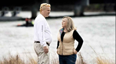 Asesinatos, escándalos y estafas: la miniserie de Disney+ que ya está entre las más vistas por su historia dramática y muertes misteriosas