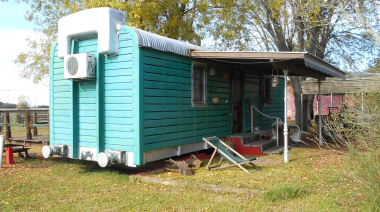 La propuesta rural que permite dormir en vagones de tren reciclados: es pet friendly y está más cerca de lo que creemos