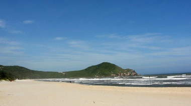 No es Morro de São Paulo: la paradisíaca playa de Brasil que es furor entre los jóvenes argentinos