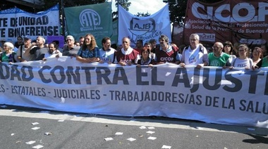 Gremios bonaerenses realizan paro y marchan a gobernación