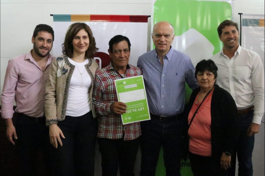 Grindetti: "Más de 3000 familias de Lanús ya tienen sus escrituras"