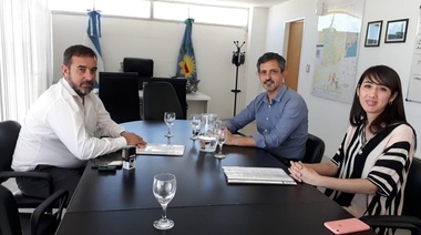 Castelli firmó convenios con la Provincia