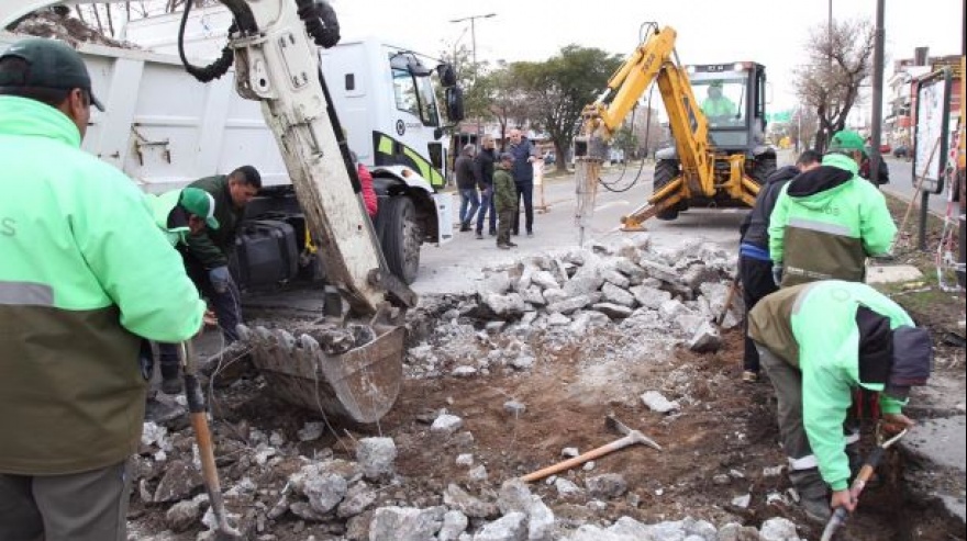 Quilmes: Molina dio inicio a los trabajos de hormigonado en Lynch y Mitre
