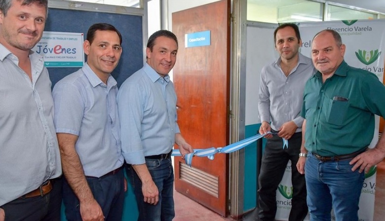 Andrés Watson inauguró una nueva aula digital