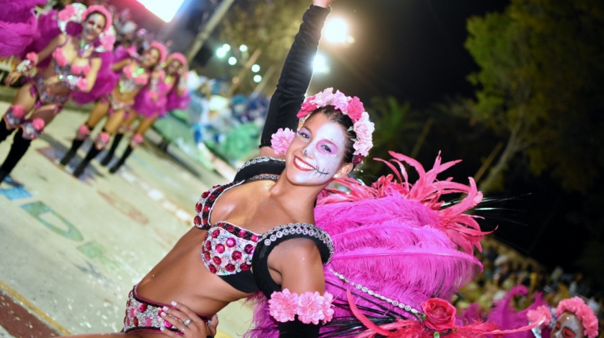 25 de Mayo se prepara para otra noche de Fiesta Distrital del Carnaval