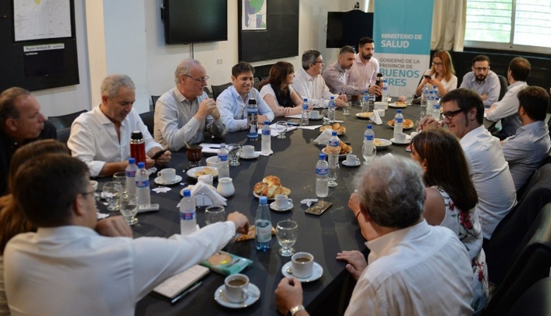 Kicillof encabezó una reunión de Gabinete en el Ministerio de Salud