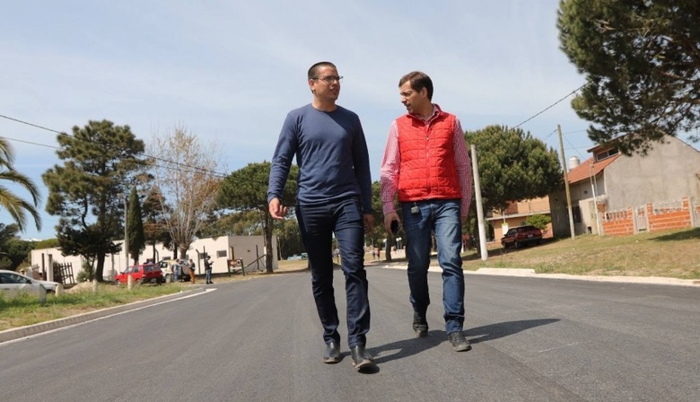 De Jesús y Cardozo supervisaron tareas de asfaltado