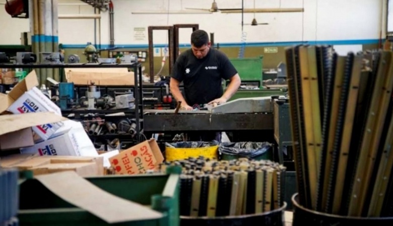 Provincia promulga la ley que declara la emergencia económica y financiera de pymes