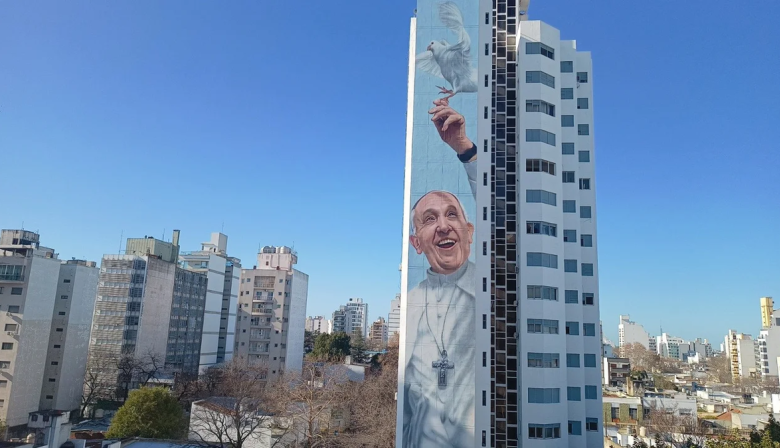 Inauguraron el mural más grande del mundo del Papa Francisco en La Plata