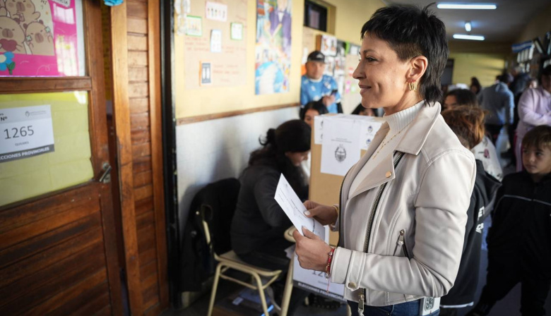 Con un llamado a fortalecer la democracia con la participación en las urnas, votaron Otermín y Mendoza