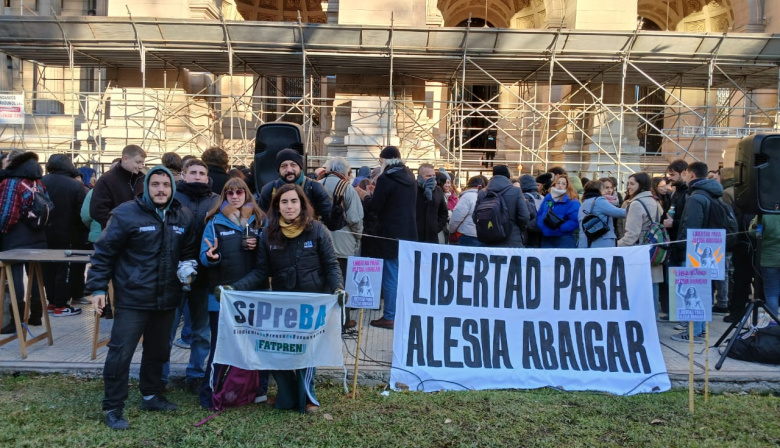 Cristina Kirchner cargó contra Milei por la detención de militantes: “Liberen al pibe y a las pibas, cachivaches”