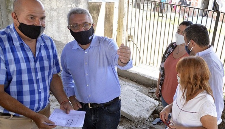 Julio Zamora visitó obras dentro de las escuelas de Tigre para garantizar el inicio a clases