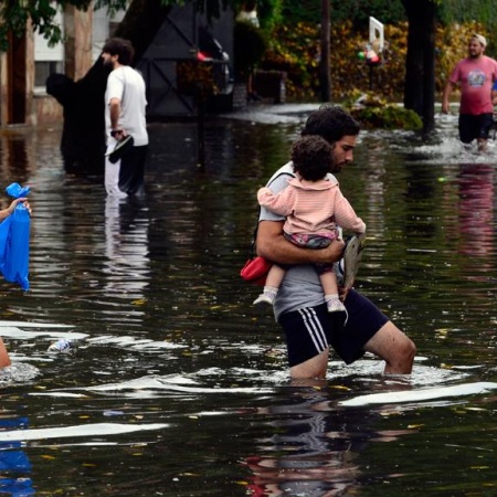 “A diez años de la gran inundación en La Plata, la ciudad todavía está en riesgo”, aseguraron asambleístas locales