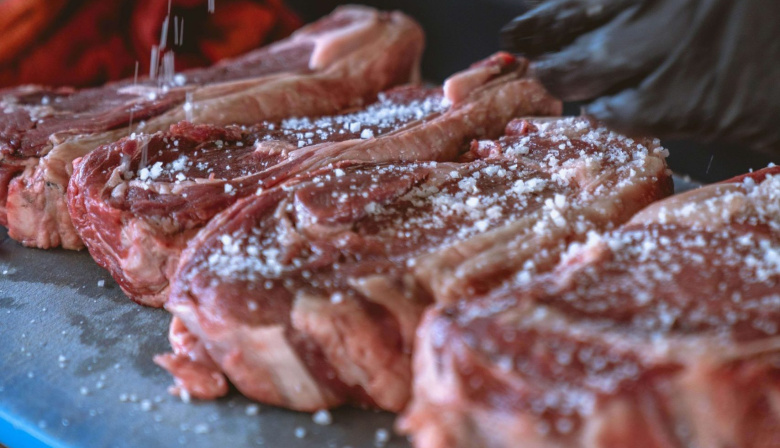 El consumo de carne sigue en los niveles históricos más bajos