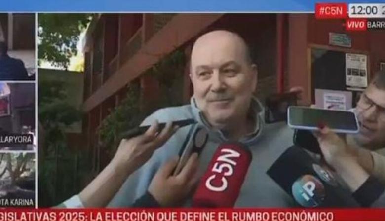 Tensión en Barracas: insultos a Sturzenegger tras emitir su voto