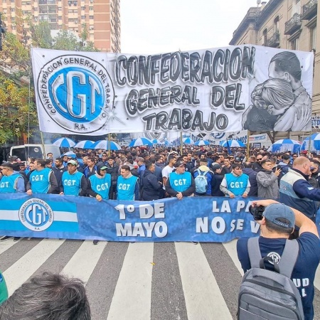 La CGT marchó por el Día del Trabajador tras la media sanción de la ley Bases