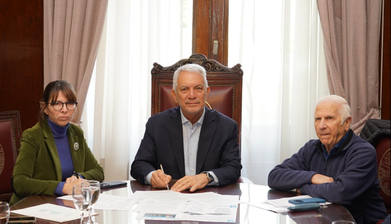 La Plata: acuerdan la construcción de un nuevo barrio con 66 viviendas en Villa Garibaldi