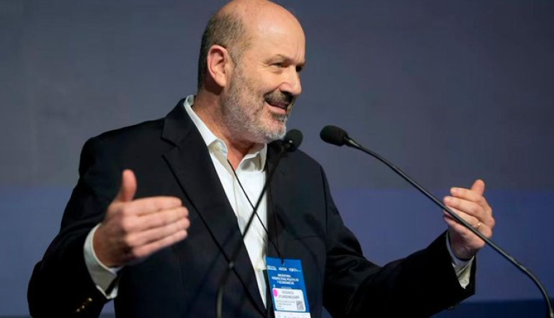 Sturzenegger desafió a los empresarios en IDEA: “El Gobierno les da libertad para contratar y no hacen nada”