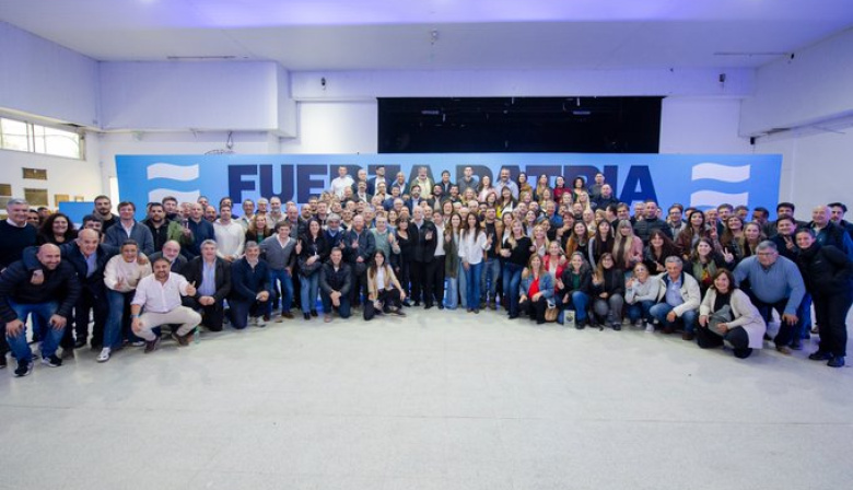 Kicillof reunió a Fuerza Patria en Ensenada para definir la campaña rumbo a octubre