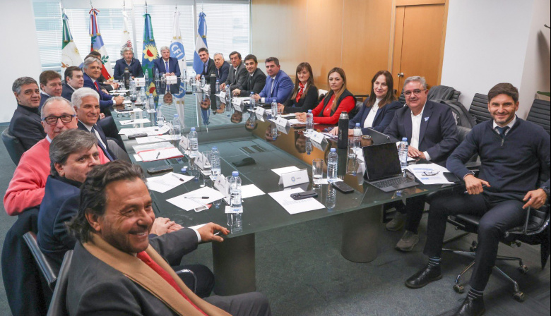 Gobernadores redoblan sus reclamos y el gobierno presenta una contrapropuesta