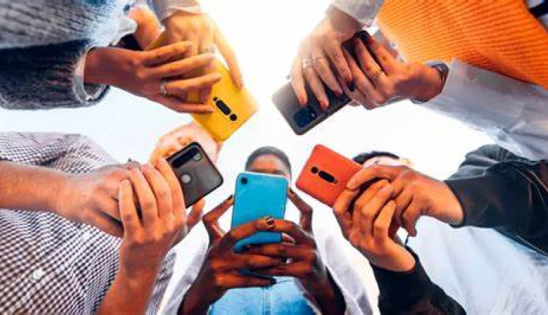 Prohíben el uso de celulares en escuelas primarias de la PBA