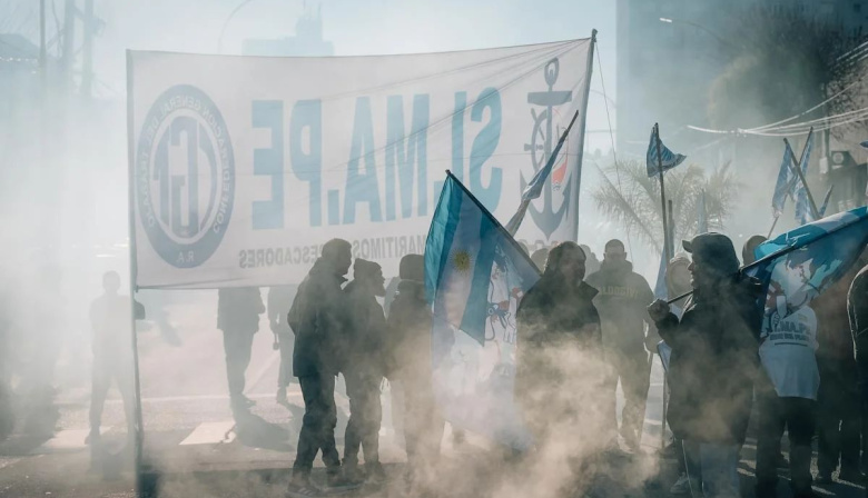 Masiva marcha de trabajadores pesqueros en Mar del Plata contra el ajuste salarial y el lockout empresario